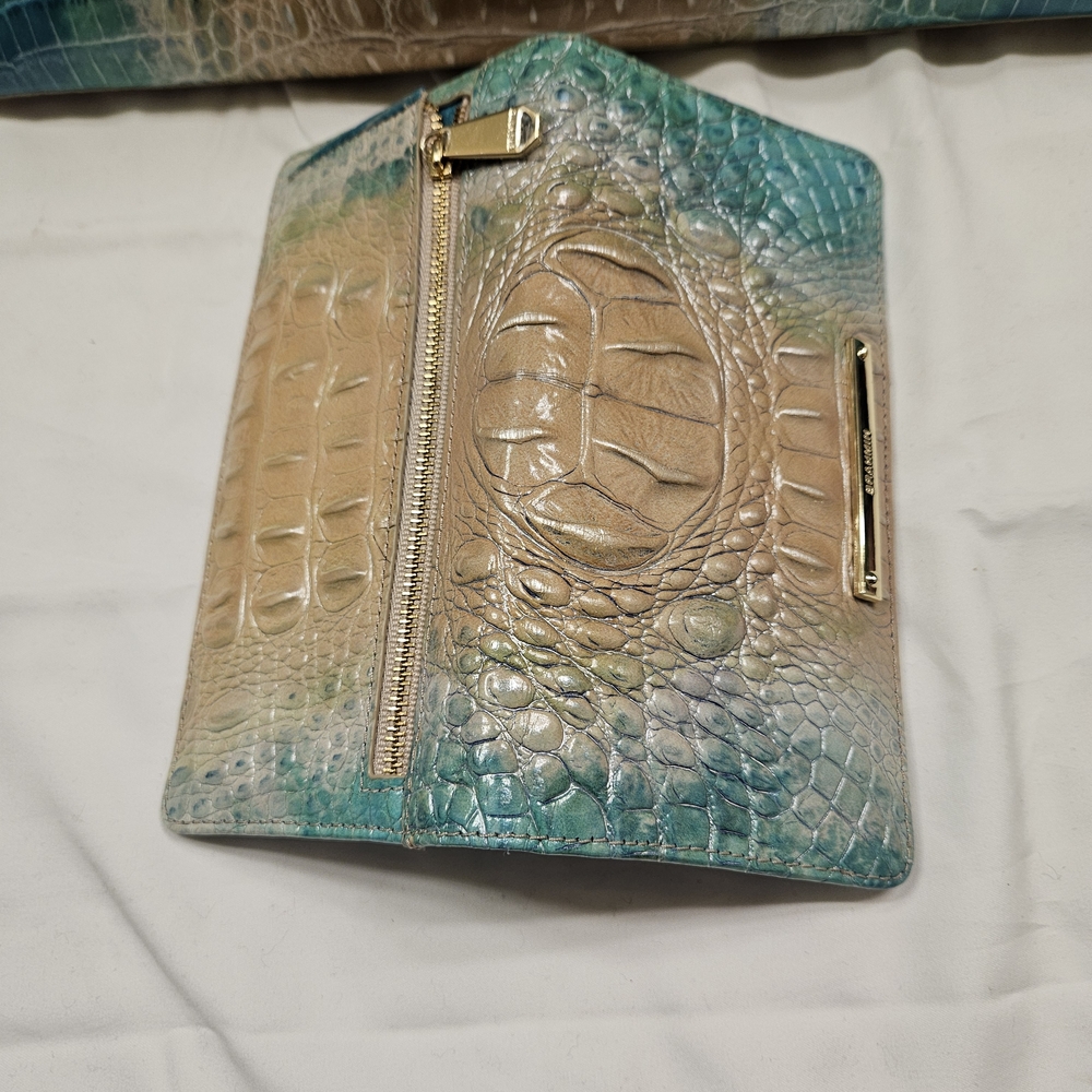 Brahmin Aqua Beige CrocEmbossed Bag Matching Wallet Does Not Have Shoulder Strap - Picture 4 of 6
